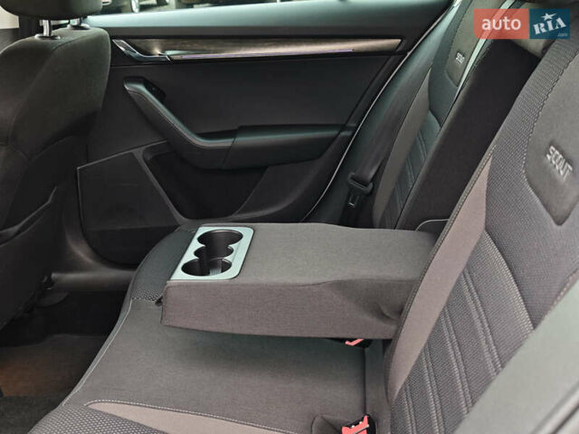 Білий Шкода Octavia Scout, об'ємом двигуна 2 л та пробігом 199 тис. км за 19200 $, фото 49 на Automoto.ua