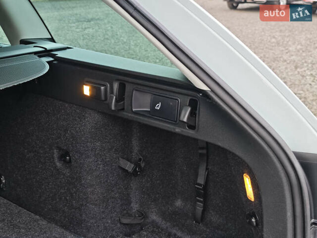 Білий Шкода Octavia Scout, об'ємом двигуна 2 л та пробігом 199 тис. км за 19200 $, фото 54 на Automoto.ua