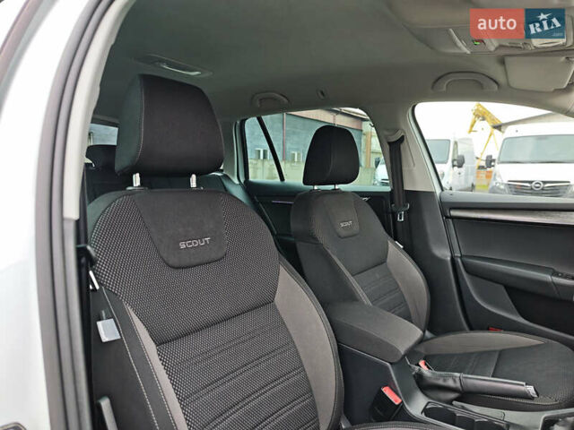 Білий Шкода Octavia Scout, об'ємом двигуна 2 л та пробігом 199 тис. км за 19200 $, фото 61 на Automoto.ua