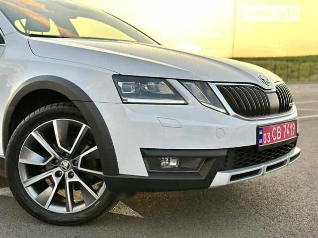 Білий Шкода Octavia Scout, об'ємом двигуна 2 л та пробігом 200 тис. км за 22350 $, фото 19 на Automoto.ua