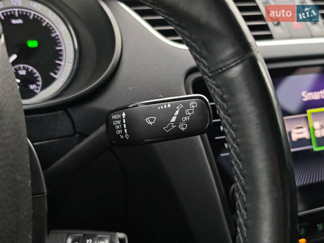 Білий Шкода Octavia Scout, об'ємом двигуна 2 л та пробігом 199 тис. км за 19200 $, фото 26 на Automoto.ua