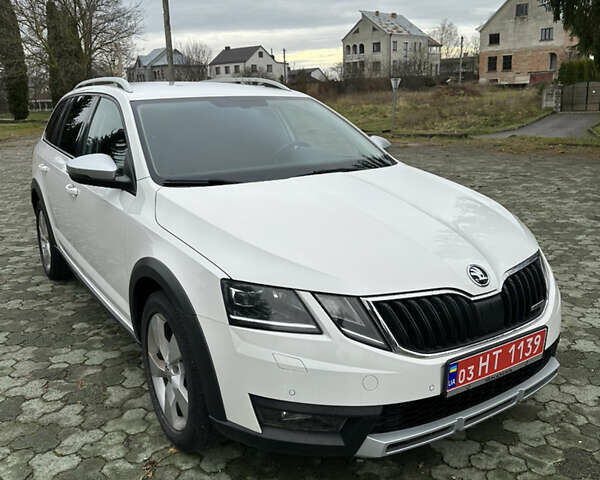 Белый Шкода Октавия Скаут, объемом двигателя 1.97 л и пробегом 198 тыс. км за 16299 $, фото 24 на Automoto.ua