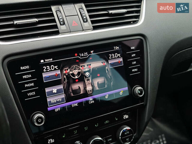 Білий Шкода Octavia Scout, об'ємом двигуна 2 л та пробігом 199 тис. км за 19200 $, фото 35 на Automoto.ua