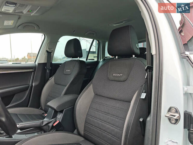Білий Шкода Octavia Scout, об'ємом двигуна 2 л та пробігом 199 тис. км за 19200 $, фото 20 на Automoto.ua