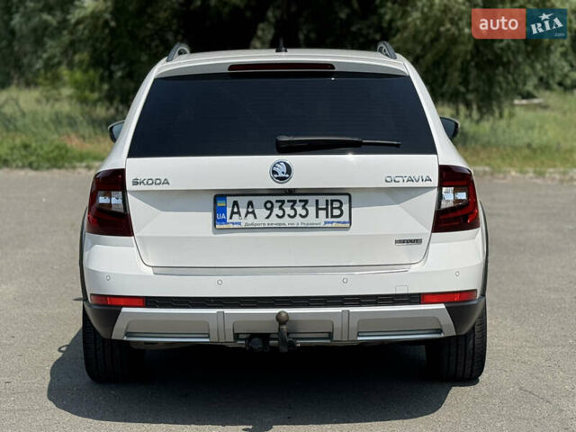 Білий Шкода Octavia Scout, об'ємом двигуна 1.97 л та пробігом 240 тис. км за 19999 $, фото 4 на Automoto.ua