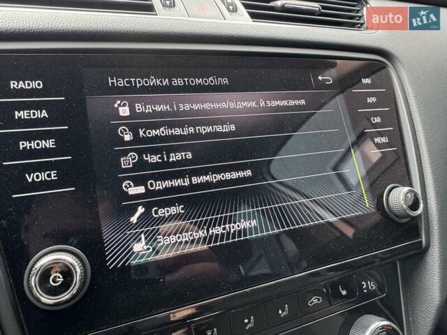 Белый Шкода Октавия Скаут, объемом двигателя 1.97 л и пробегом 261 тыс. км за 16800 $, фото 36 на Automoto.ua