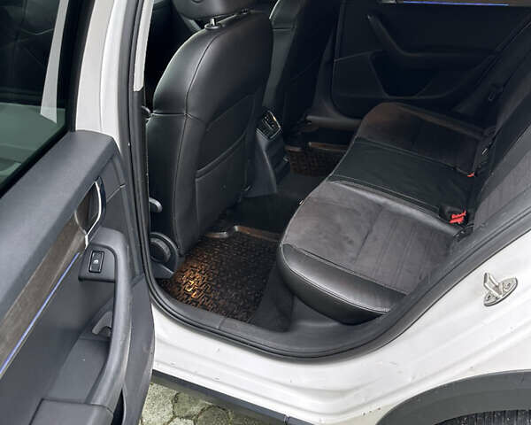 Белый Шкода Октавия Скаут, объемом двигателя 1.97 л и пробегом 198 тыс. км за 16299 $, фото 14 на Automoto.ua