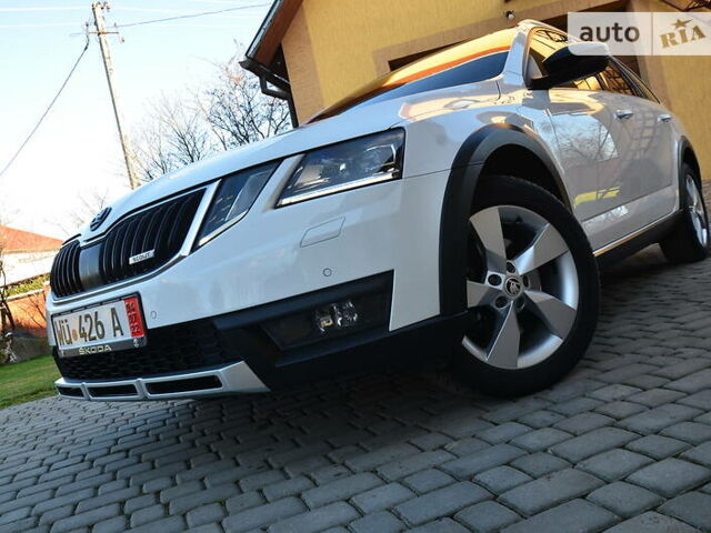 Білий Шкода Octavia Scout, об'ємом двигуна 2 л та пробігом 180 тис. км за 18850 $, фото 11 на Automoto.ua