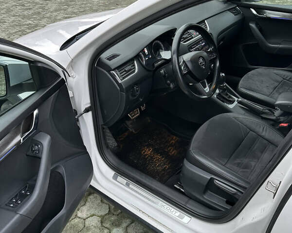 Белый Шкода Октавия Скаут, объемом двигателя 1.97 л и пробегом 198 тыс. км за 16299 $, фото 9 на Automoto.ua