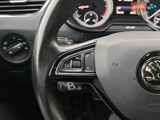 Білий Шкода Octavia Scout, об'ємом двигуна 2 л та пробігом 199 тис. км за 19200 $, фото 23 на Automoto.ua