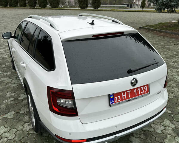 Белый Шкода Октавия Скаут, объемом двигателя 1.97 л и пробегом 198 тыс. км за 16299 $, фото 41 на Automoto.ua