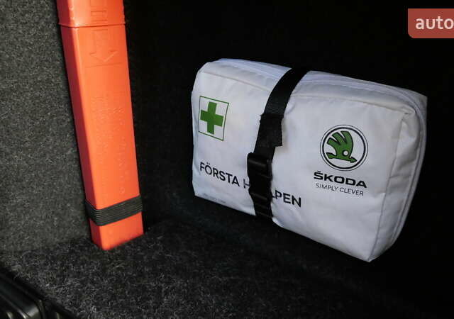 Білий Шкода Octavia Scout, об'ємом двигуна 2 л та пробігом 194 тис. км за 21400 $, фото 60 на Automoto.ua