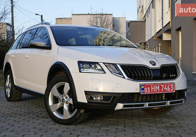 Білий Шкода Octavia Scout, об'ємом двигуна 2 л та пробігом 194 тис. км за 21400 $, фото 1 на Automoto.ua
