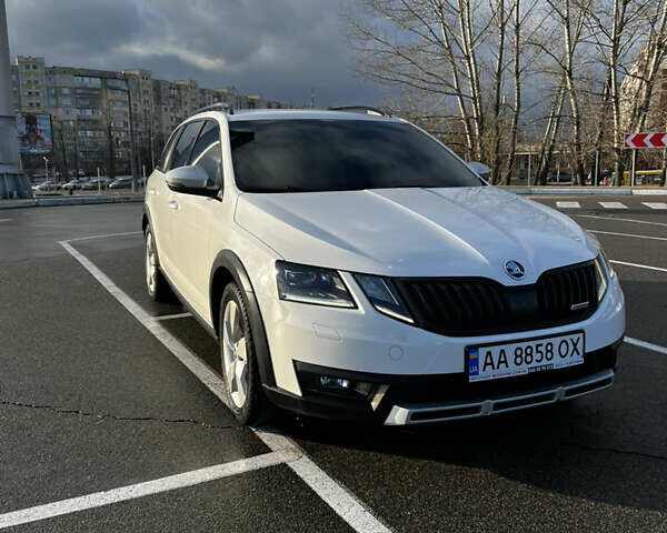 Белый Шкода Октавия Скаут, объемом двигателя 1.97 л и пробегом 160 тыс. км за 20500 $, фото 22 на Automoto.ua