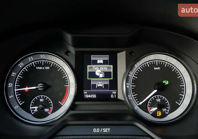 Білий Шкода Octavia Scout, об'ємом двигуна 2 л та пробігом 194 тис. км за 21400 $, фото 31 на Automoto.ua