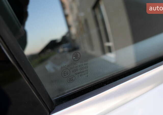 Білий Шкода Octavia Scout, об'ємом двигуна 2 л та пробігом 194 тис. км за 21400 $, фото 19 на Automoto.ua