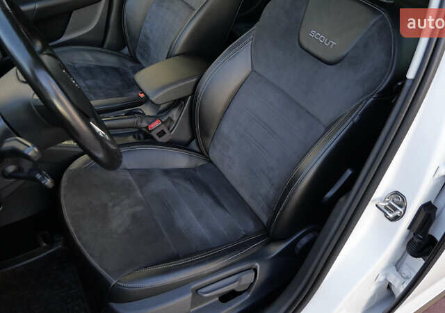 Білий Шкода Octavia Scout, об'ємом двигуна 2 л та пробігом 194 тис. км за 21400 $, фото 24 на Automoto.ua