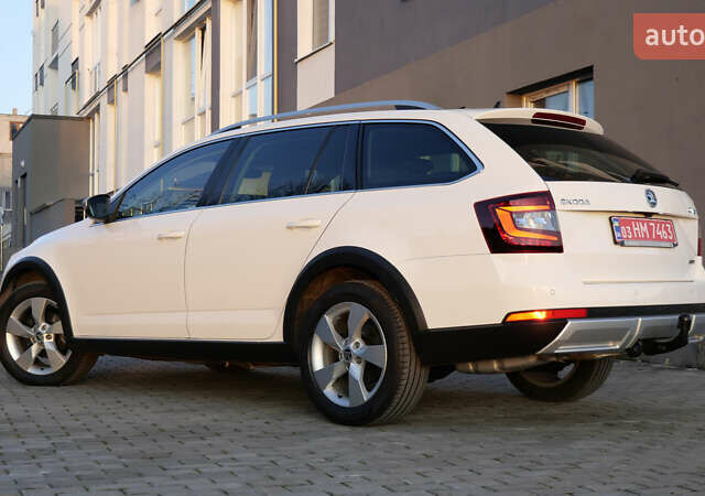 Білий Шкода Octavia Scout, об'ємом двигуна 2 л та пробігом 194 тис. км за 21400 $, фото 13 на Automoto.ua