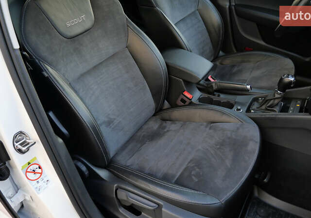 Білий Шкода Octavia Scout, об'ємом двигуна 2 л та пробігом 194 тис. км за 21400 $, фото 53 на Automoto.ua