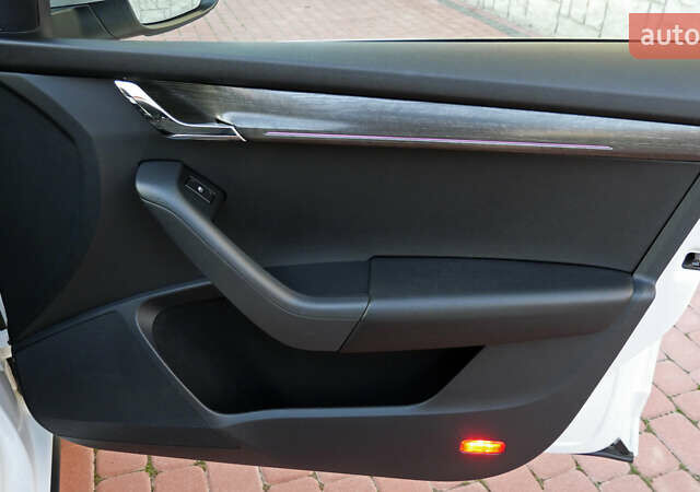 Білий Шкода Octavia Scout, об'ємом двигуна 2 л та пробігом 194 тис. км за 21400 $, фото 52 на Automoto.ua