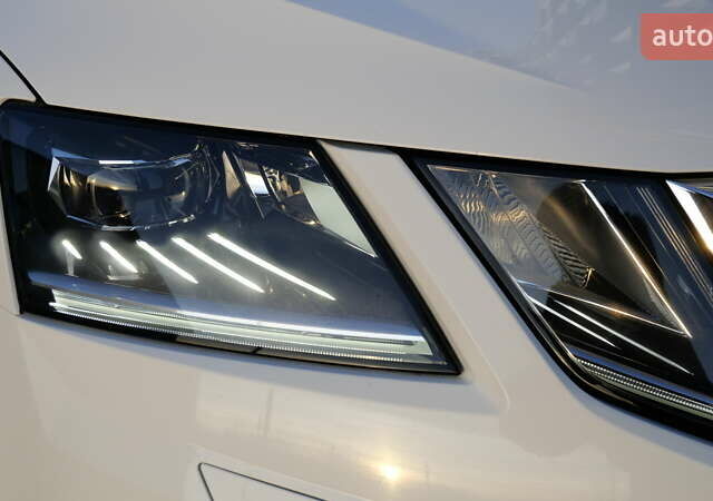 Білий Шкода Octavia Scout, об'ємом двигуна 2 л та пробігом 194 тис. км за 21400 $, фото 5 на Automoto.ua