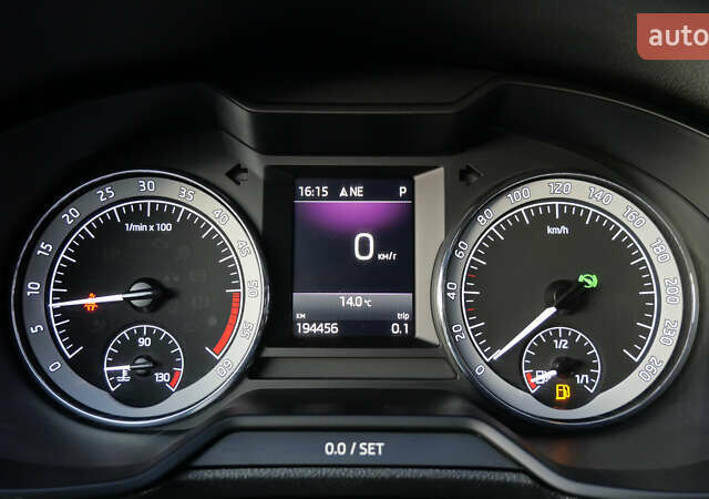 Білий Шкода Octavia Scout, об'ємом двигуна 2 л та пробігом 194 тис. км за 21400 $, фото 30 на Automoto.ua