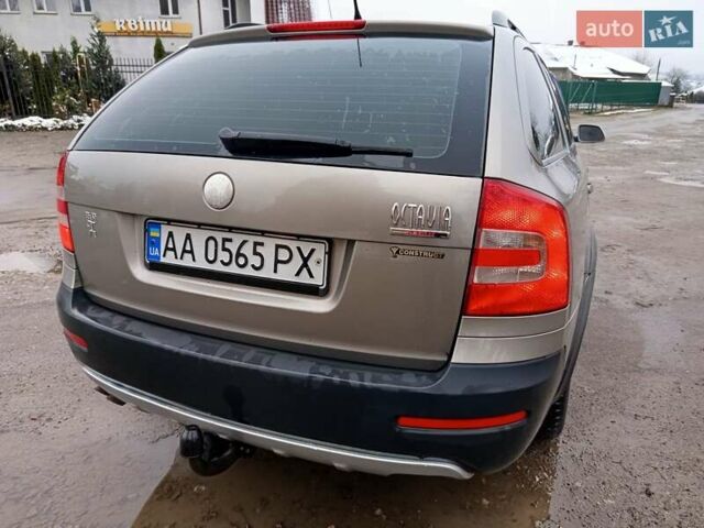 Бежевый Шкода Октавия Скаут, объемом двигателя 2 л и пробегом 237 тыс. км за 7800 $, фото 6 на Automoto.ua
