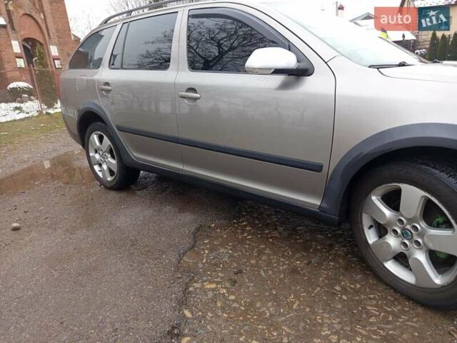 Бежевый Шкода Октавия Скаут, объемом двигателя 2 л и пробегом 237 тыс. км за 7800 $, фото 3 на Automoto.ua