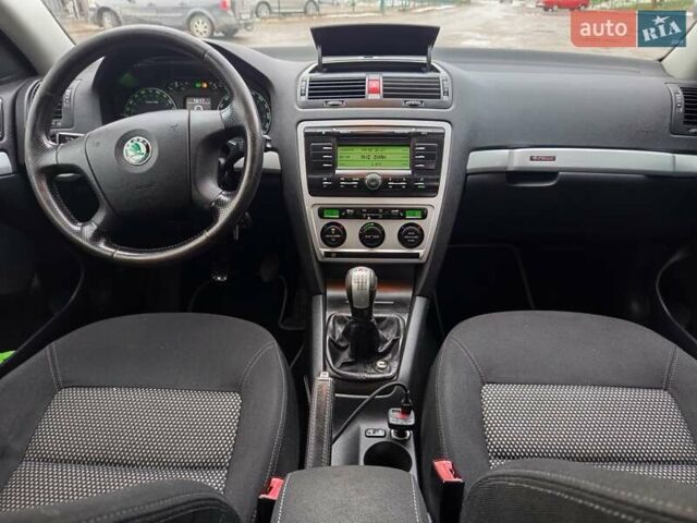 Бежевый Шкода Октавия Скаут, объемом двигателя 2 л и пробегом 237 тыс. км за 7800 $, фото 5 на Automoto.ua