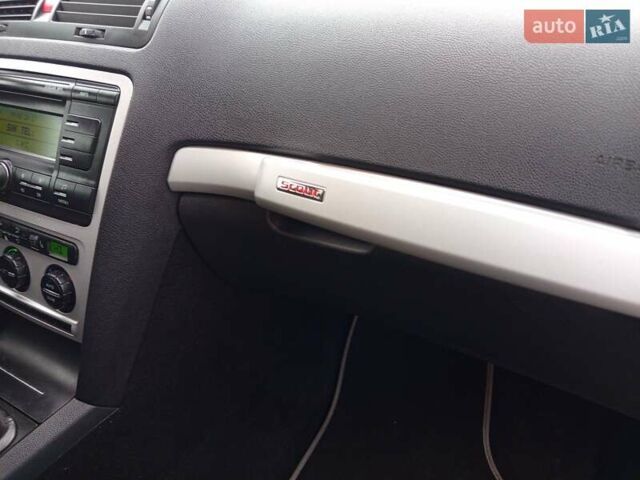 Бежевый Шкода Октавия Скаут, объемом двигателя 2 л и пробегом 237 тыс. км за 7800 $, фото 8 на Automoto.ua