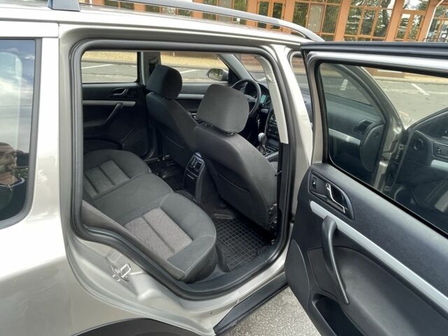 Бежевый Шкода Октавия Скаут, объемом двигателя 2 л и пробегом 2 тыс. км за 6499 $, фото 5 на Automoto.ua