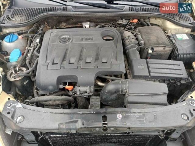 Бежевый Шкода Октавия Скаут, объемом двигателя 1.97 л и пробегом 220 тыс. км за 9600 $, фото 15 на Automoto.ua