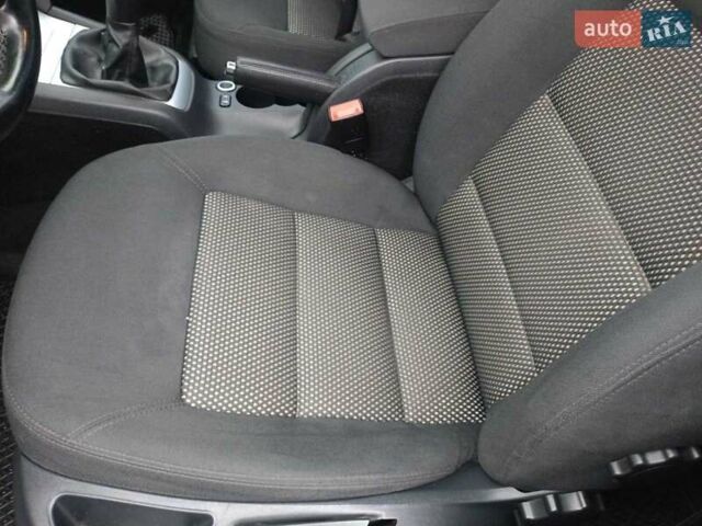 Бежевый Шкода Октавия Скаут, объемом двигателя 1.97 л и пробегом 220 тыс. км за 9600 $, фото 3 на Automoto.ua