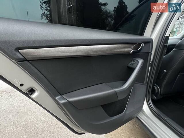 Бежевый Шкода Октавия Скаут, объемом двигателя 2 л и пробегом 199 тыс. км за 14900 $, фото 13 на Automoto.ua