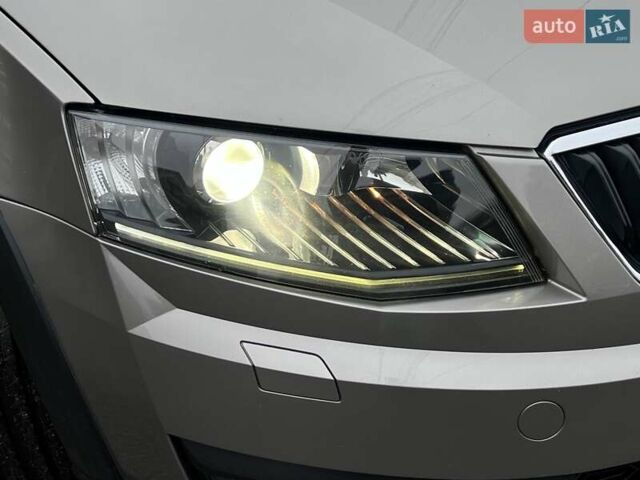 Бежевый Шкода Октавия Скаут, объемом двигателя 2 л и пробегом 199 тыс. км за 14900 $, фото 16 на Automoto.ua