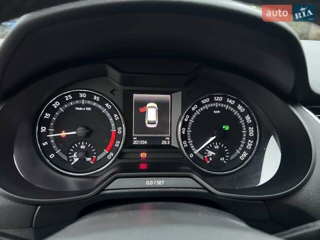 Бежевый Шкода Октавия Скаут, объемом двигателя 2 л и пробегом 199 тыс. км за 14900 $, фото 8 на Automoto.ua