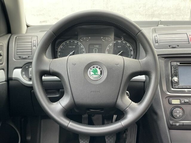 Чорний Шкода Octavia Scout, об'ємом двигуна 2 л та пробігом 218 тис. км за 6790 $, фото 12 на Automoto.ua