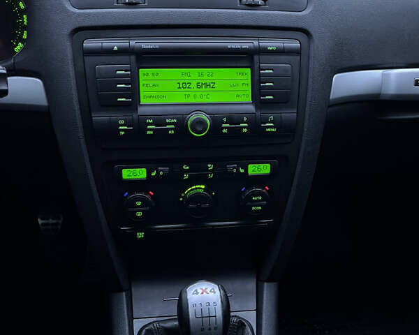 Черный Шкода Октавия Скаут, объемом двигателя 1.98 л и пробегом 312 тыс. км за 7000 $, фото 1 на Automoto.ua