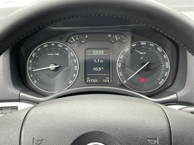 Чорний Шкода Octavia Scout, об'ємом двигуна 2 л та пробігом 218 тис. км за 6790 $, фото 13 на Automoto.ua