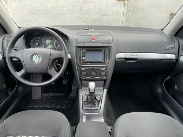 Чорний Шкода Octavia Scout, об'ємом двигуна 2 л та пробігом 218 тис. км за 6790 $, фото 20 на Automoto.ua