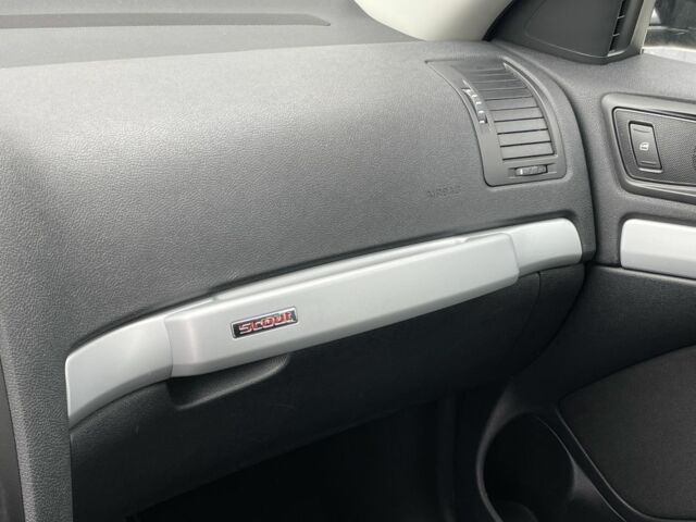 Чорний Шкода Octavia Scout, об'ємом двигуна 2 л та пробігом 218 тис. км за 6790 $, фото 19 на Automoto.ua