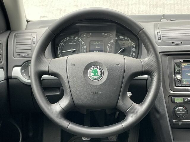 Чорний Шкода Octavia Scout, об'ємом двигуна 2 л та пробігом 218 тис. км за 6790 $, фото 17 на Automoto.ua