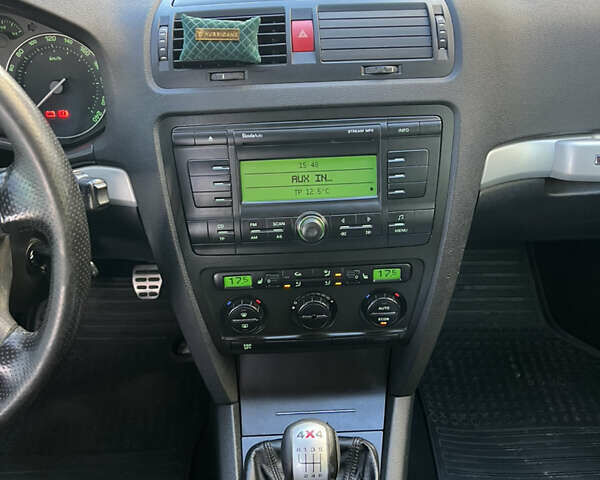 Чорний Шкода Octavia Scout, об'ємом двигуна 2 л та пробігом 312 тис. км за 6500 $, фото 12 на Automoto.ua