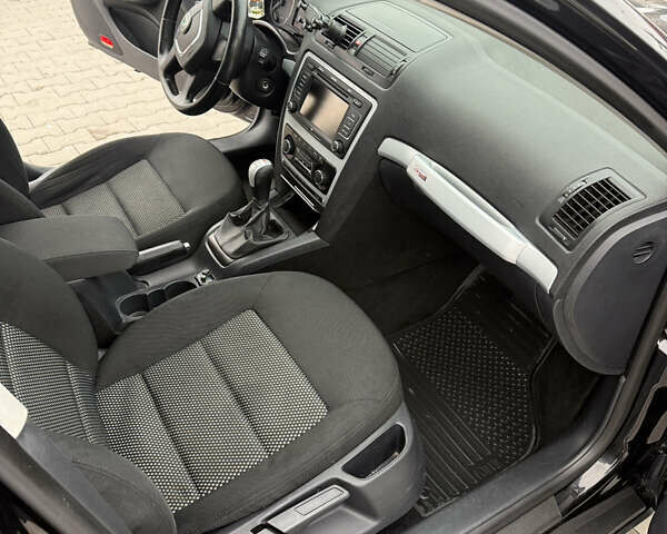 Черный Шкода Октавия Скаут, объемом двигателя 1.97 л и пробегом 210 тыс. км за 10800 $, фото 41 на Automoto.ua