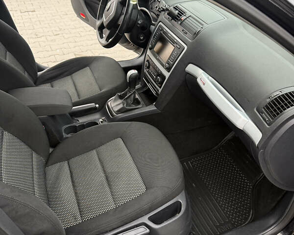 Черный Шкода Октавия Скаут, объемом двигателя 1.97 л и пробегом 210 тыс. км за 10800 $, фото 37 на Automoto.ua