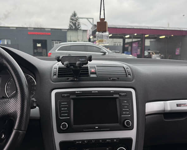 Черный Шкода Октавия Скаут, объемом двигателя 1.97 л и пробегом 210 тыс. км за 10800 $, фото 52 на Automoto.ua