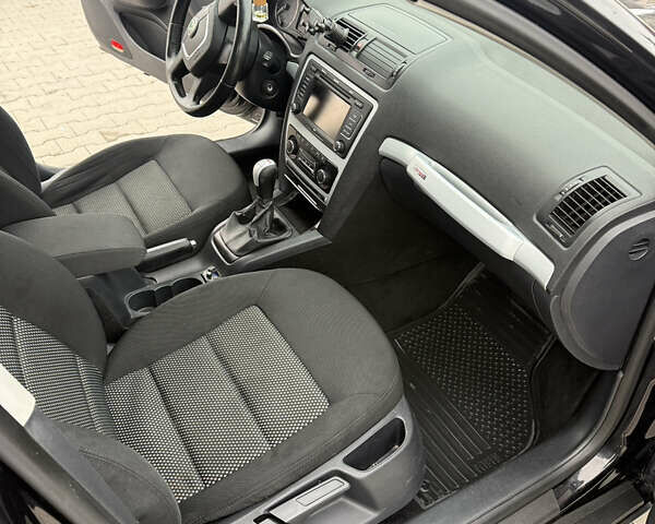 Черный Шкода Октавия Скаут, объемом двигателя 1.97 л и пробегом 210 тыс. км за 10800 $, фото 40 на Automoto.ua