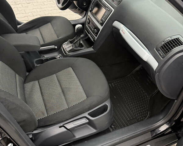 Черный Шкода Октавия Скаут, объемом двигателя 1.97 л и пробегом 210 тыс. км за 10800 $, фото 38 на Automoto.ua