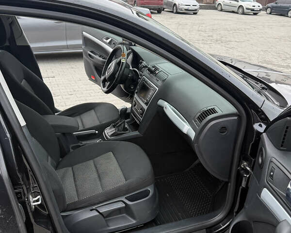 Черный Шкода Октавия Скаут, объемом двигателя 1.97 л и пробегом 210 тыс. км за 10800 $, фото 48 на Automoto.ua