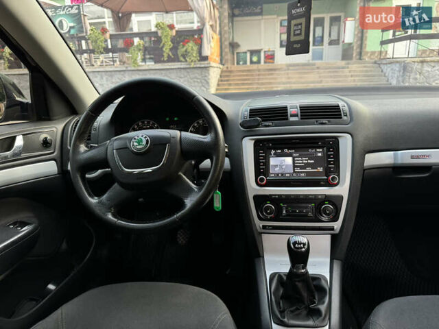 Шкода Октавия Скаут 2011 в Сокинянах на Automoto.ua Черный Шкода Октавия Скаут, объемом двигателя 2 л и пробегом 306 тыс. км за 10499 $, фото 25 на Automoto.ua